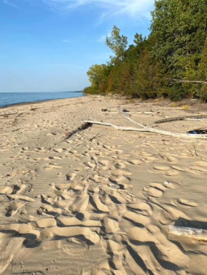 All the Waters Retro Home on Lake Michigan- Your Own PRIVATE BEACH